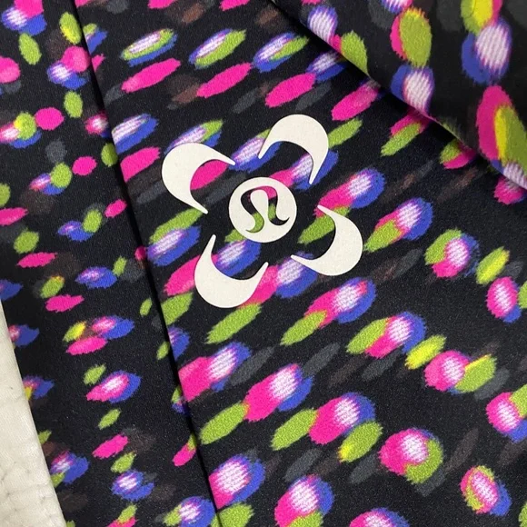 SeaWheeze Fast and Free High-Rise Tight 25"
To The Beat Raspberry Multi - Picture 3 of 5